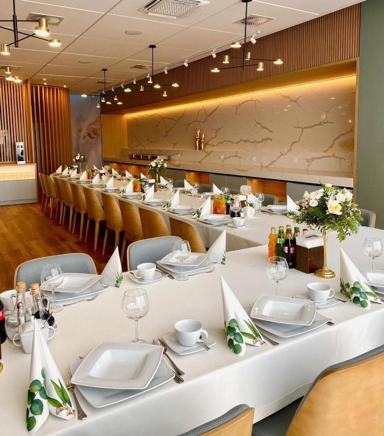 Hotel Arkas Prószków Eksteriør bilde