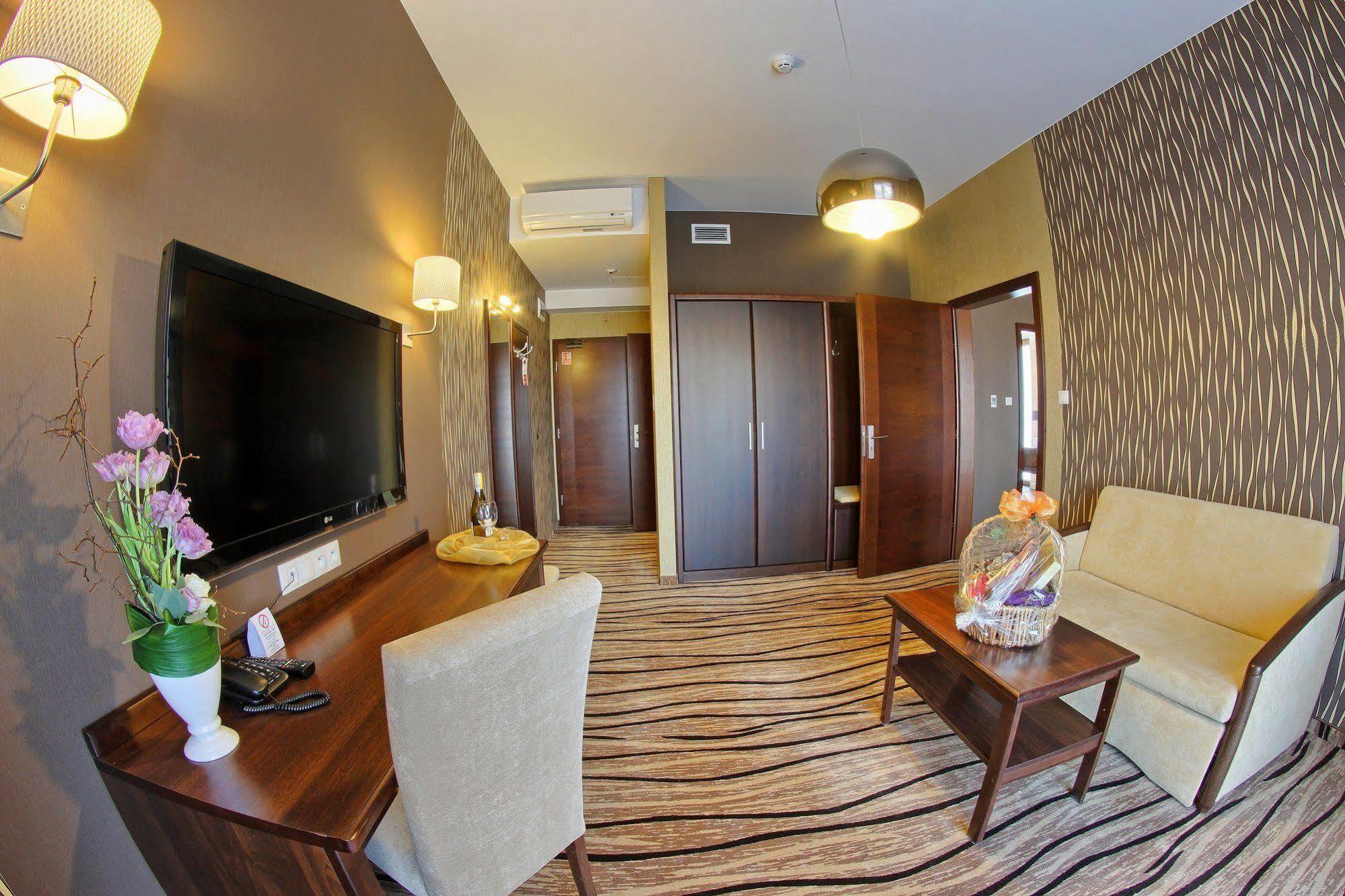 Hotel Arkas Prószków Eksteriør bilde