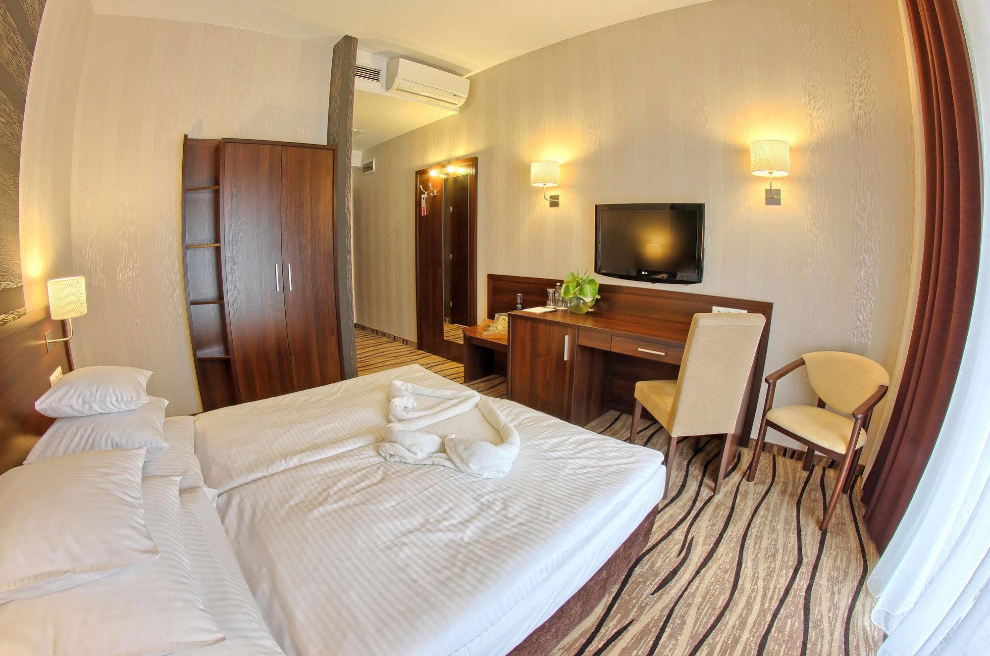 Hotel Arkas Prószków Eksteriør bilde