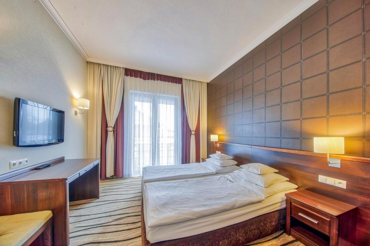 Hotel Arkas Prószków Eksteriør bilde