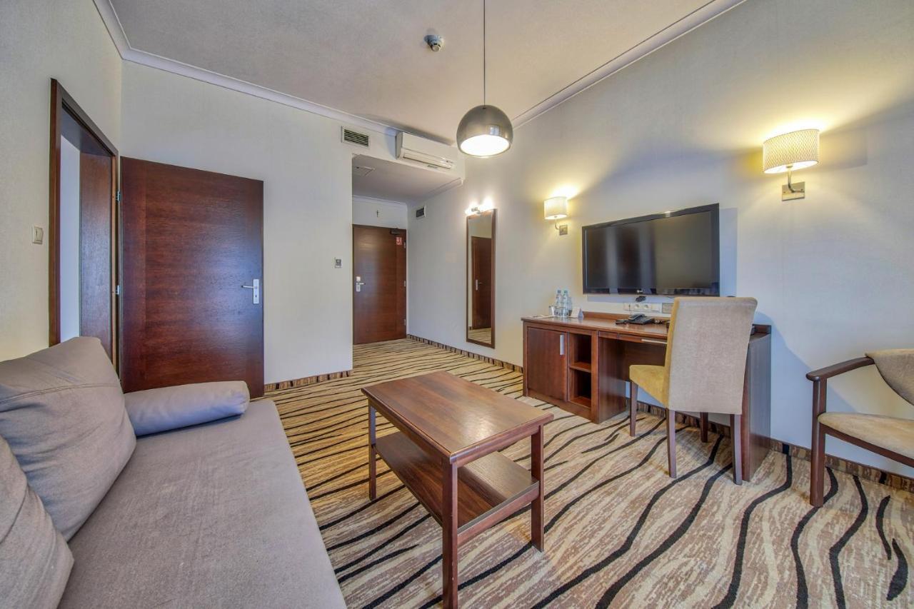Hotel Arkas Prószków Eksteriør bilde